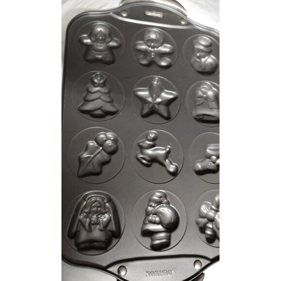 Nopro Non-Stick Holiday Bakeware Pan With 12 Christmas Shapes Mold - Picture 8 of 8